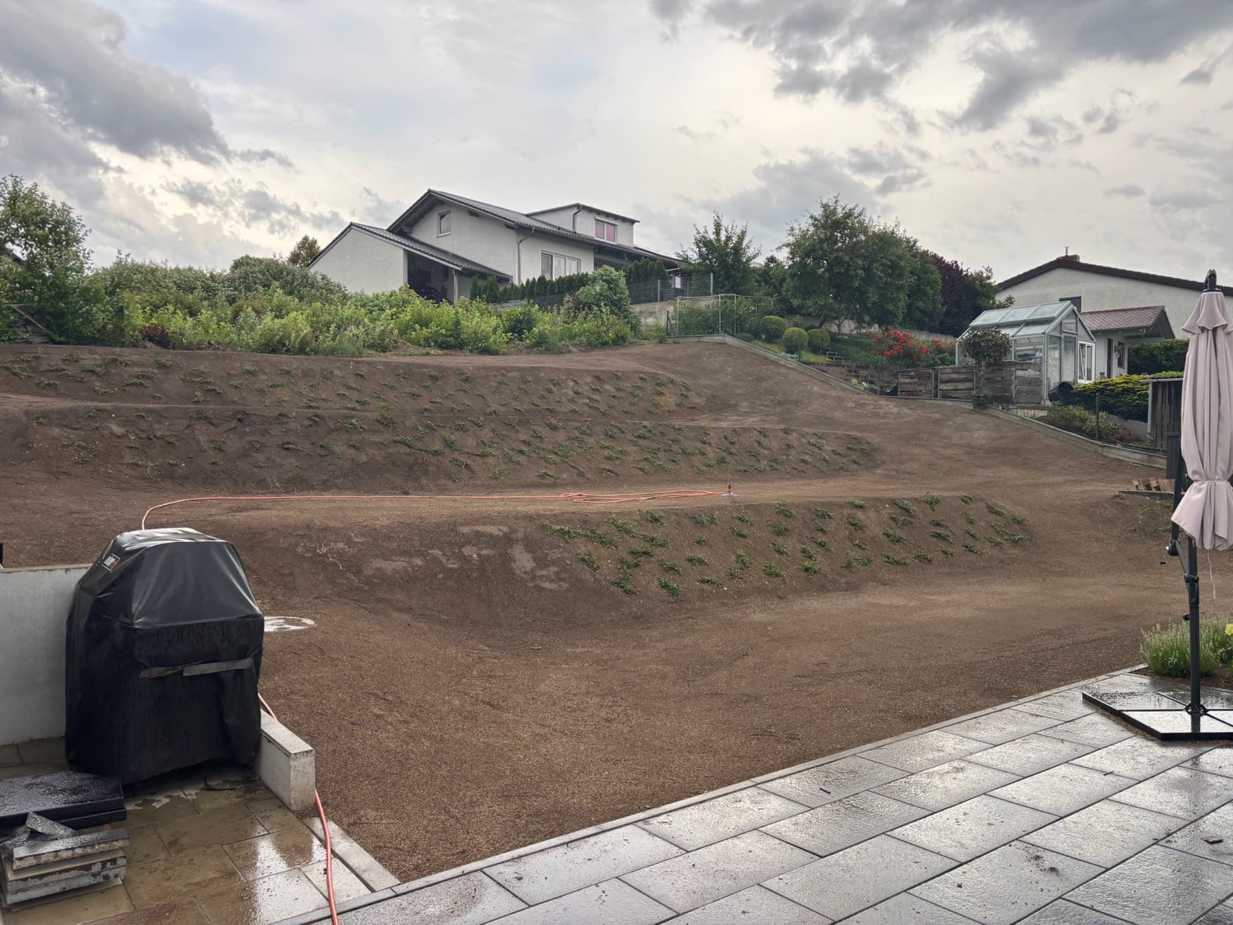 Planierte Fläche mit Bagger